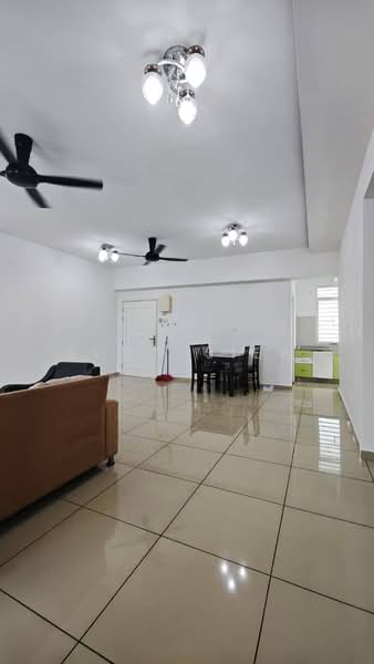 Kondominium untuk Dijual di Arena Residence - Boon Siew - Living Room - PropertyGuru.com.my
