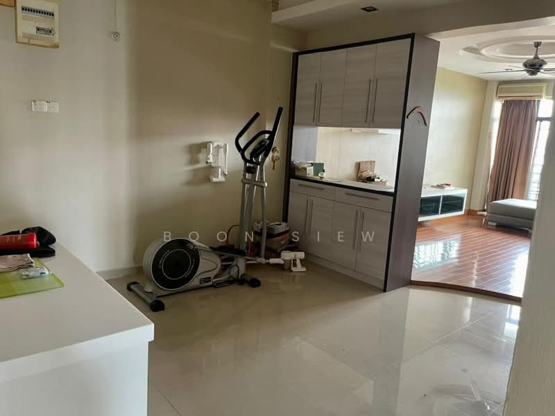 Kondominium untuk Dijual di Sunny Ville Condominium - Boon Siew - Living Room - PropertyGuru.com.my