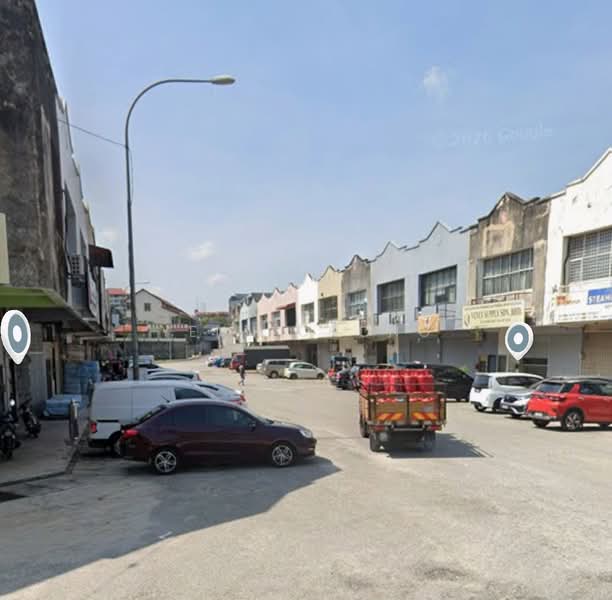 Factory for Rent in Taman Perindustrian Bukit Serdang (Seri Kembangan) - Yenn Chong - Exterior - PropertyGuru.com.my