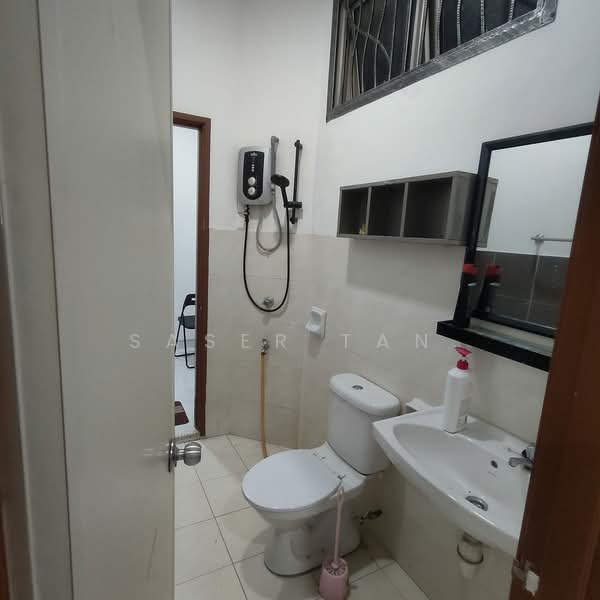 2-storey Terraced House for Sale in Taman Setia Indah (Tebrau) - SASER TAN. - Bathroom - PropertyGuru.com.my