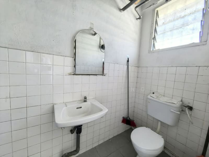 Office for Rent in Penampang (Sabah) - Chris Feng - Bathroom - PropertyGuru.com.my