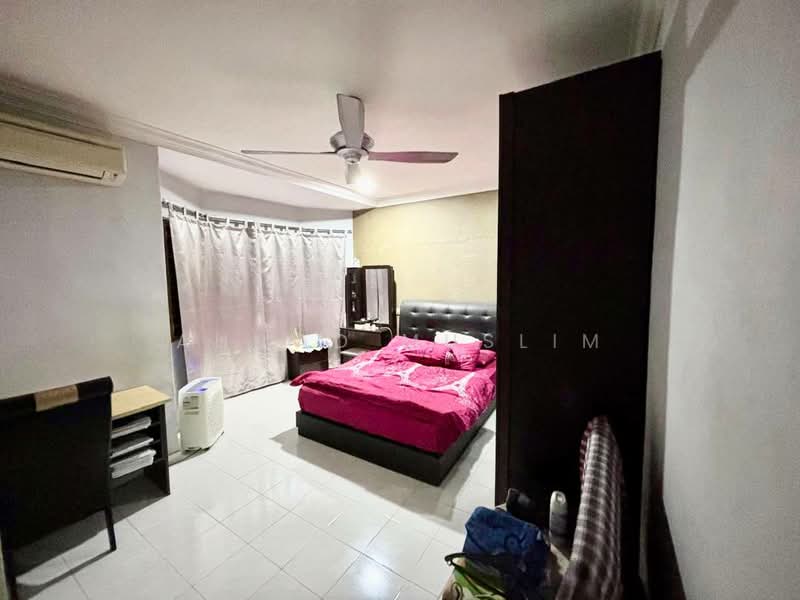 Rumah Teres 2 Tingkat untuk Dijual di Seksyen 25 (Shah Alam) - Ahmad Muslim - Bedroom - PropertyGuru.com.my