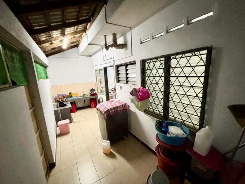 Rumah Teres 2 Tingkat untuk Dijual di Seksyen 25 (Shah Alam) - Ahmad Muslim - Kitchen - PropertyGuru.com.my