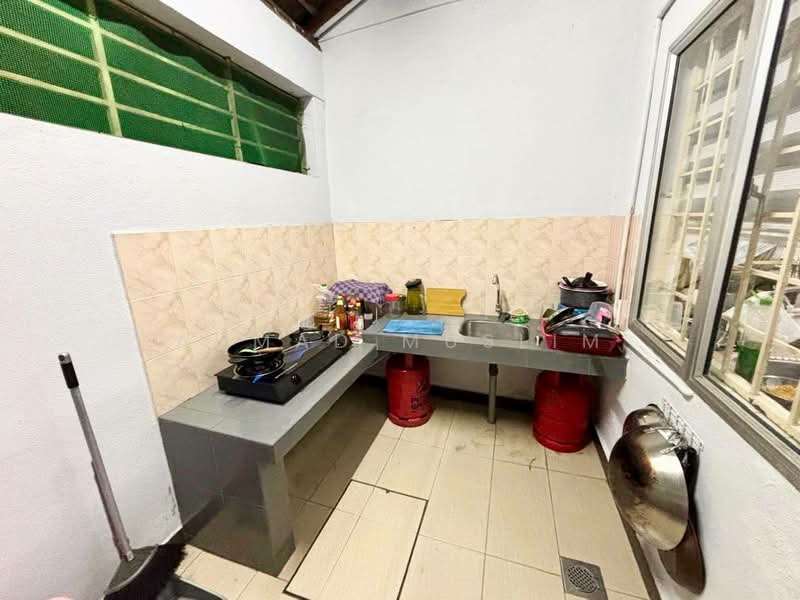 Rumah Teres 2 Tingkat untuk Dijual di Seksyen 25 (Shah Alam) - Ahmad Muslim - Kitchen - PropertyGuru.com.my