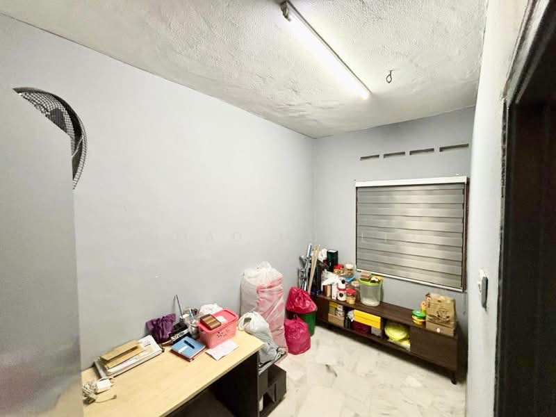 Rumah Teres 2 Tingkat untuk Dijual di Seksyen 25 (Shah Alam) - Ahmad Muslim - Study - PropertyGuru.com.my