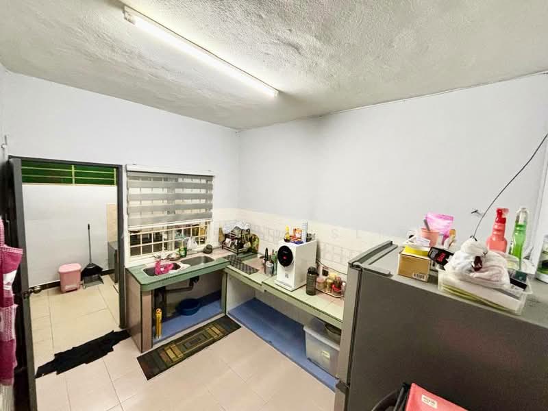 Rumah Teres 2 Tingkat untuk Dijual di Seksyen 25 (Shah Alam) - Ahmad Muslim - Kitchen - PropertyGuru.com.my