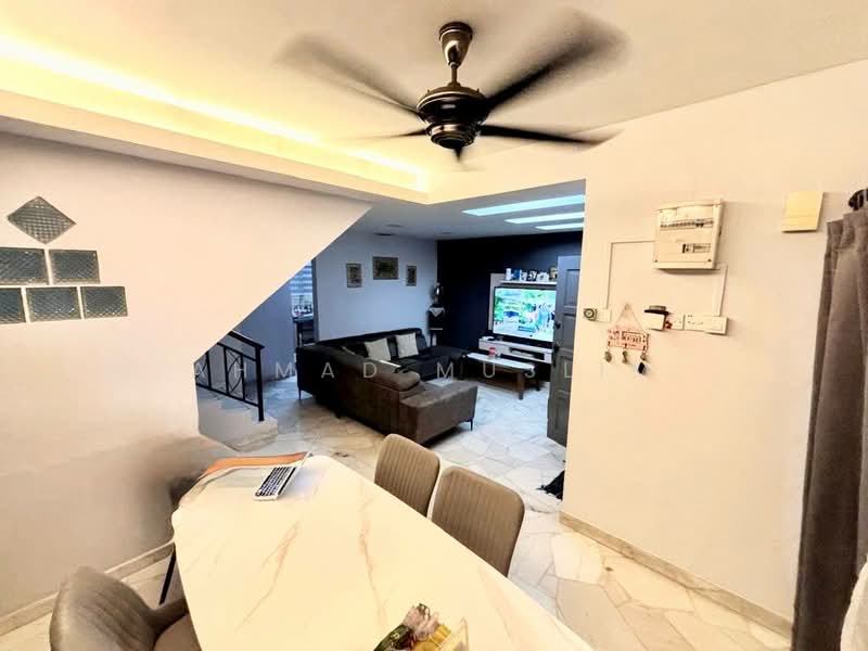Rumah Teres 2 Tingkat untuk Dijual di Seksyen 25 (Shah Alam) - Ahmad Muslim - Living Room - PropertyGuru.com.my