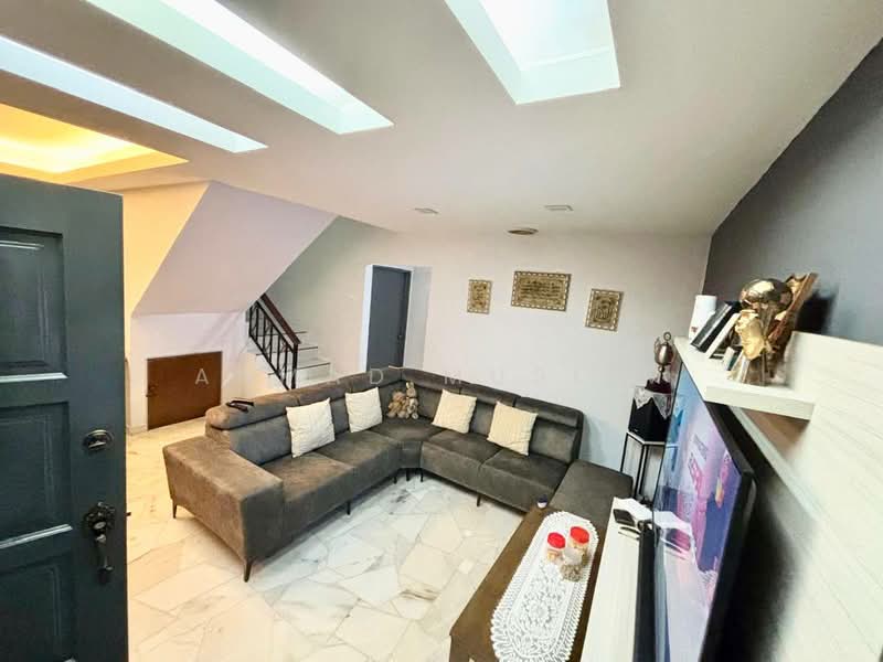 Rumah Teres 2 Tingkat untuk Dijual di Seksyen 25 (Shah Alam) - Ahmad Muslim - Living Room - PropertyGuru.com.my