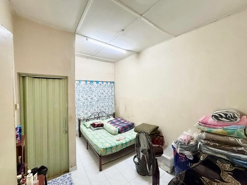 Rumah Teres 2 Tingkat untuk Dijual di Seksyen 25 (Shah Alam) - Ahmad Muslim - Bedroom - PropertyGuru.com.my