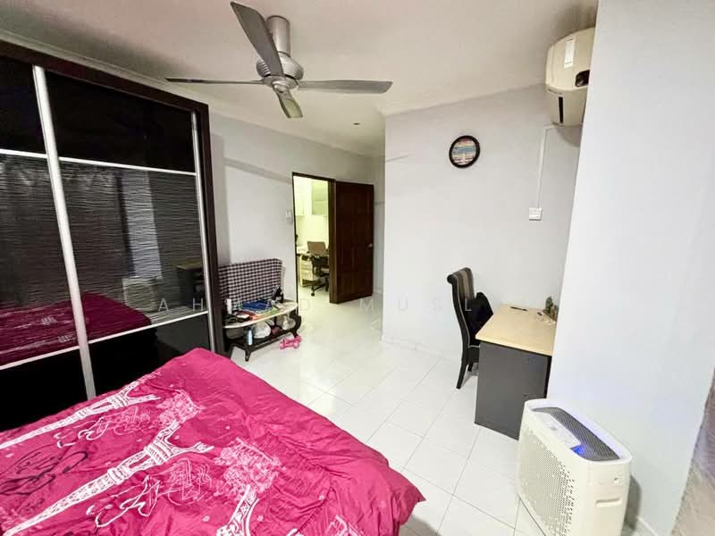 Rumah Teres 2 Tingkat untuk Dijual di Seksyen 25 (Shah Alam) - Ahmad Muslim - Bedroom - PropertyGuru.com.my
