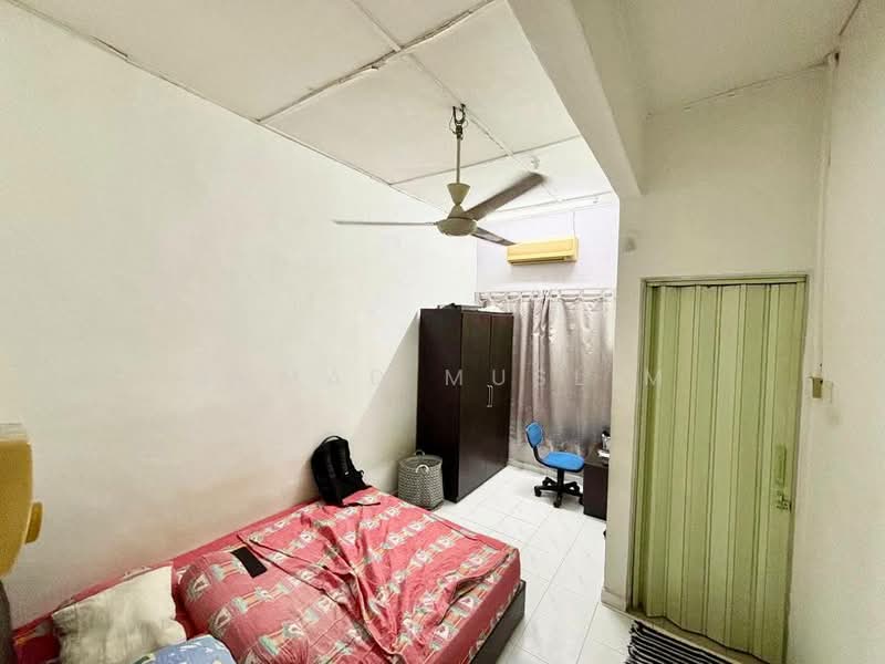 Rumah Teres 2 Tingkat untuk Dijual di Seksyen 25 (Shah Alam) - Ahmad Muslim - Bedroom - PropertyGuru.com.my
