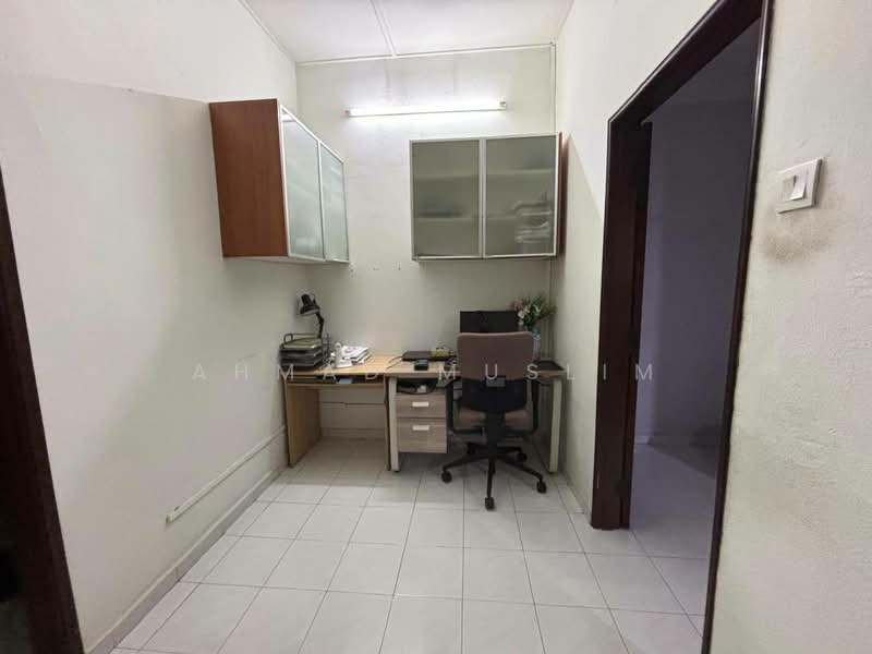 Rumah Teres 2 Tingkat untuk Dijual di Seksyen 25 (Shah Alam) - Ahmad Muslim - Study - PropertyGuru.com.my