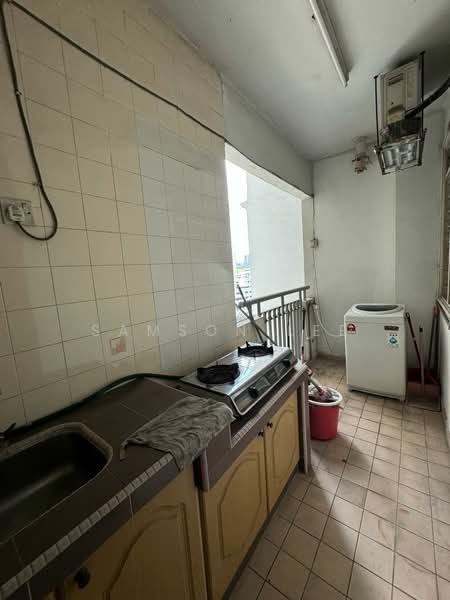 Kondominium untuk Dijual di University Tower - Samson Lee - Balcony - PropertyGuru.com.my