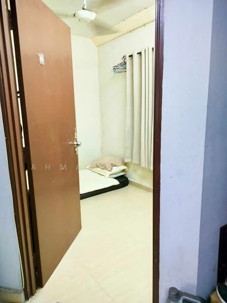 Rumah Flat untuk Dijual di PPR Pantai Ria - Ahmad Muslim - Bedroom - PropertyGuru.com.my