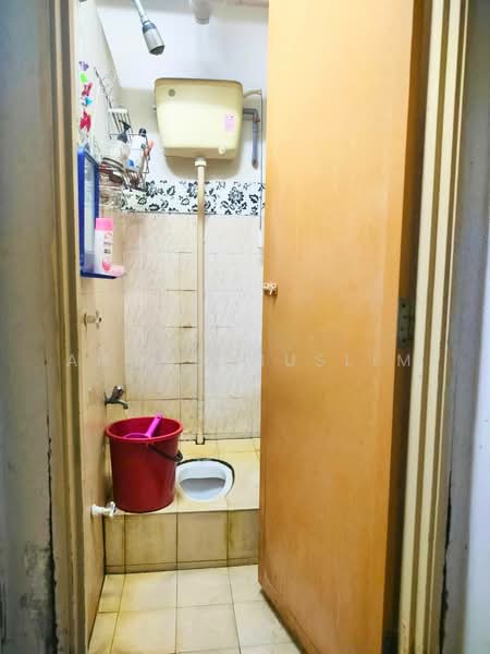 Rumah Flat untuk Dijual di PPR Pantai Ria - Ahmad Muslim - Bathroom - PropertyGuru.com.my