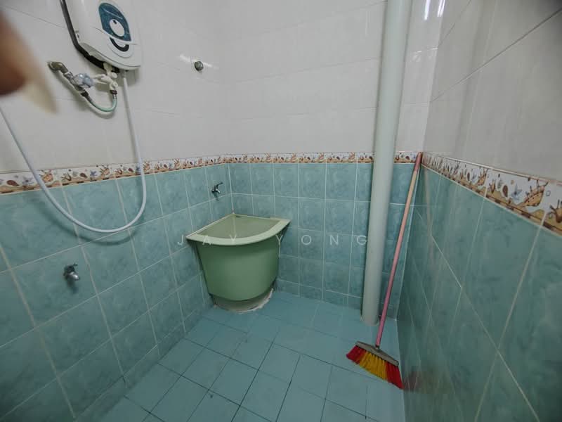 1-storey Terraced House for Rent in Taman Kepong (Kepong) - Jay Yong - Bathroom - PropertyGuru.com.my