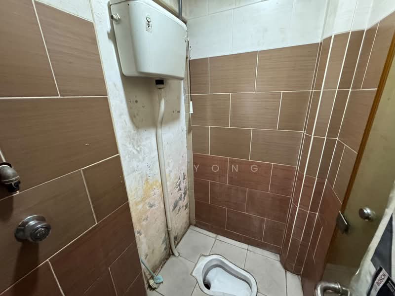 Shop for Rent in Bandar Sri Damansara (Selangor) - Jay Yong - Bathroom - PropertyGuru.com.my