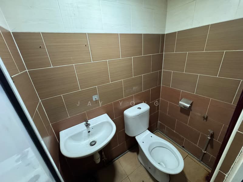 Shop for Rent in Bandar Sri Damansara (Selangor) - Jay Yong - Bathroom - PropertyGuru.com.my
