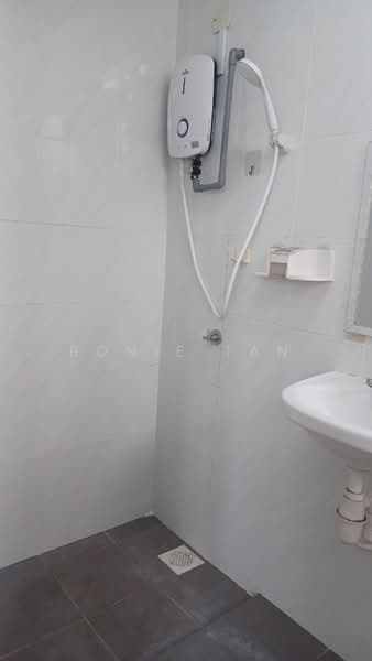 Pangsapuri untuk Disewa di Camellia Residences - Bonie Tan - Bathroom - PropertyGuru.com.my