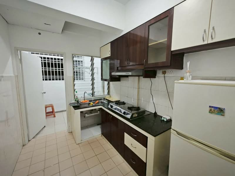 Apartment for Rent at Bayu Puteri 2 - Irene Lim - Kitchen - PropertyGuru.com.my