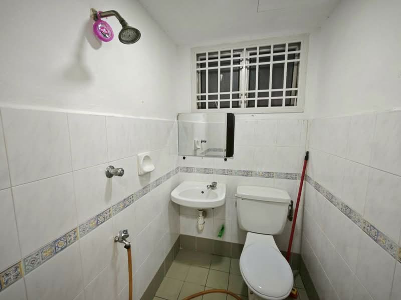 Apartment for Rent at Bayu Puteri 2 - Irene Lim - Bathroom - PropertyGuru.com.my