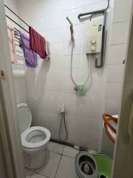 Condominium for Sale at Papillon Desahill Condominium - Ryan Swe - Bathroom - PropertyGuru.com.my
