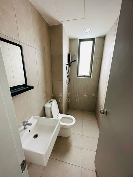 Servis Apartment untuk Disewa di Kenwingston Platz - Jonathan Yeoh - Bathroom - PropertyGuru.com.my