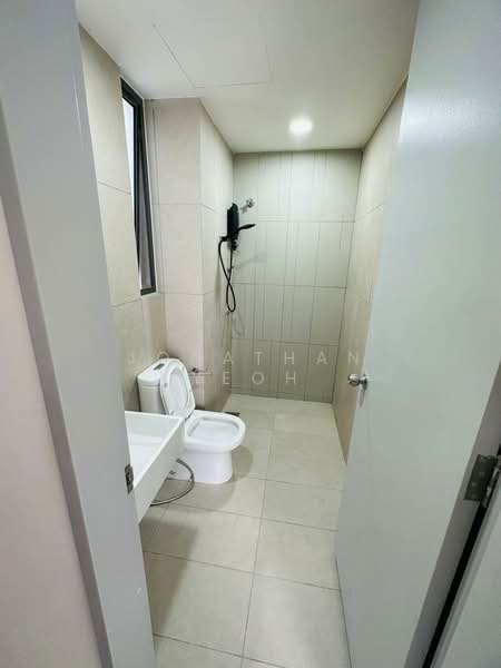 Servis Apartment untuk Disewa di Kenwingston Platz - Jonathan Yeoh - Bathroom - PropertyGuru.com.my