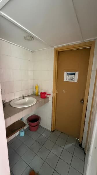 Shop for Rent in TAMAN PUCHONG UTAMA (Puchong) - Jarren Tan - Bathroom - PropertyGuru.com.my