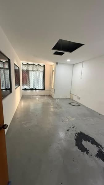 Shop for Rent in TAMAN PUCHONG UTAMA (Puchong) - Jarren Tan - Interior - PropertyGuru.com.my