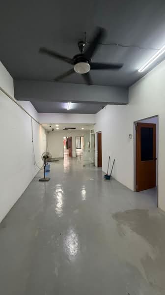 Shop for Rent in TAMAN PUCHONG UTAMA (Puchong) - Jarren Tan - Interior - PropertyGuru.com.my
