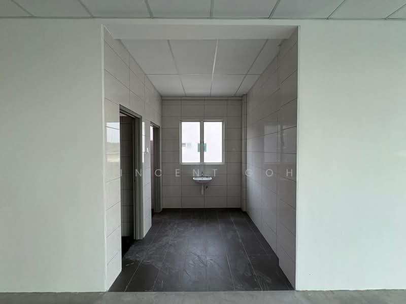 Factory for Rent in Shah Alam (Selangor) - Vincent Goh - Bathroom - PropertyGuru.com.my