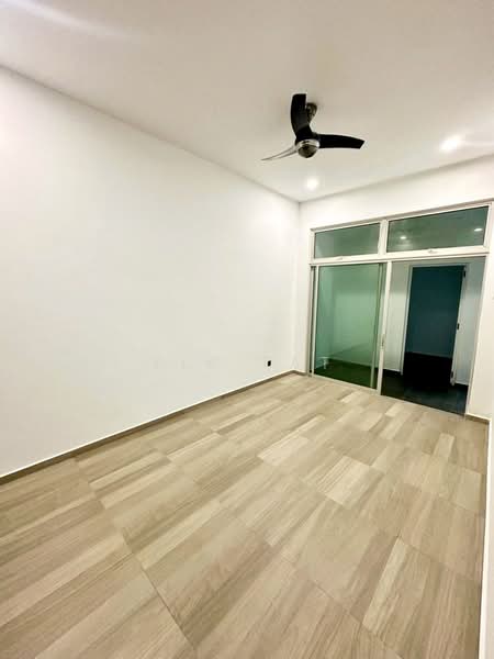 Semi-Detached House for Sale in Taman Molek (Johor Bahru) - Yik Tat - PropertyGuru.com.my