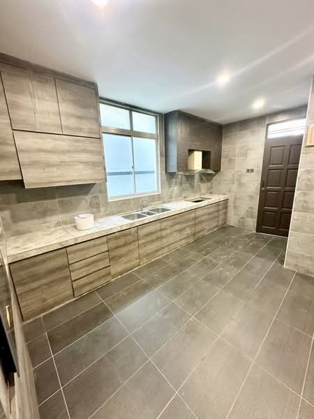 Semi-Detached House for Sale in Taman Molek (Johor Bahru) - Yik Tat - PropertyGuru.com.my