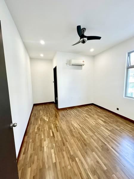 Semi-Detached House for Sale in Taman Molek (Johor Bahru) - Yik Tat - PropertyGuru.com.my