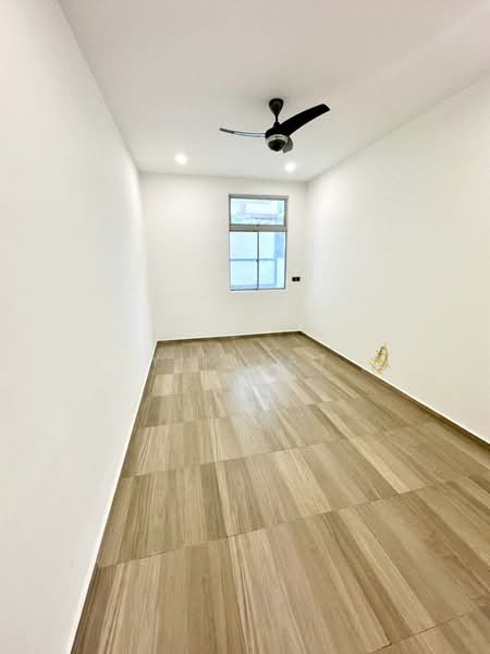 Semi-Detached House for Sale in Taman Molek (Johor Bahru) - Yik Tat - PropertyGuru.com.my