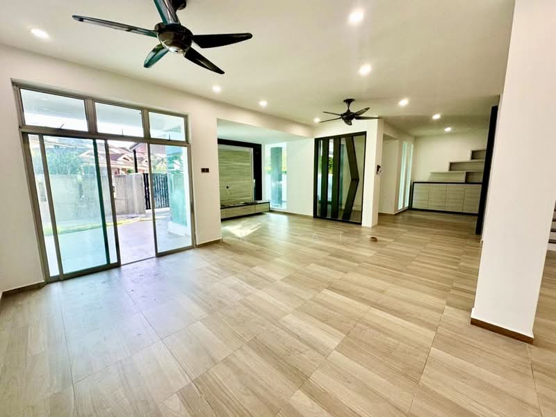 Semi-Detached House for Sale in Taman Molek (Johor Bahru) - Yik Tat - PropertyGuru.com.my