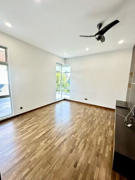 Semi-Detached House for Sale in Taman Molek (Johor Bahru) - Yik Tat - PropertyGuru.com.my