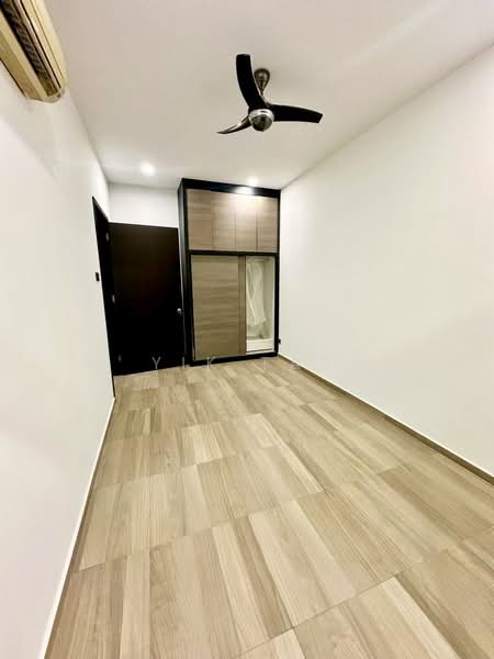 Semi-Detached House for Sale in Taman Molek (Johor Bahru) - Yik Tat - PropertyGuru.com.my