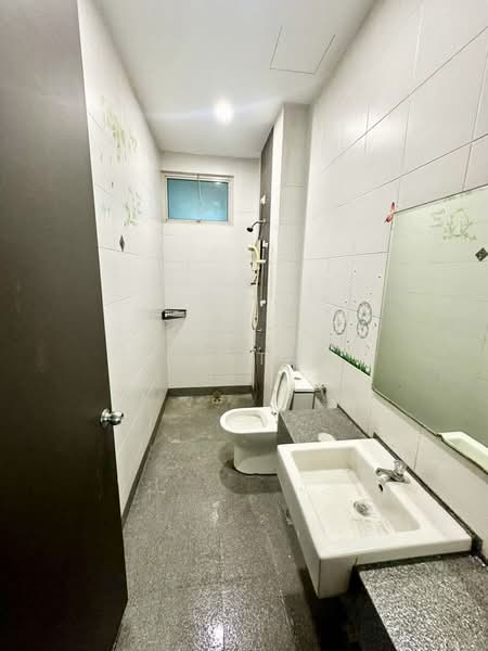 Semi-Detached House for Sale in Taman Molek (Johor Bahru) - Yik Tat - PropertyGuru.com.my