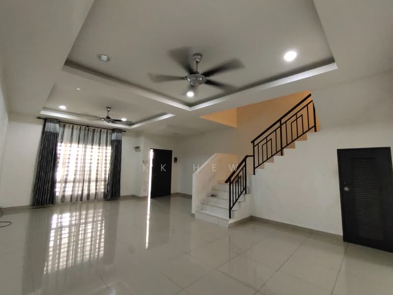 Rumah Teres 2 Tingkat untuk Disewa di Semenyih Parklands (Beranang) - KK HEW - Living Room - PropertyGuru.com.my
