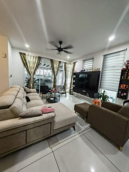 Rumah Kluster untuk Dijual di Taman Mutiara Mas (Skudai) - Tommy Tai - Living Room - PropertyGuru.com.my