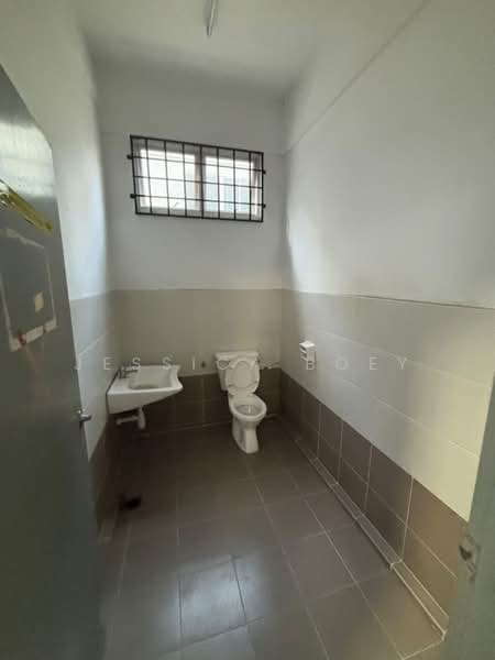 Factory for Rent in Skudai (Johor) - Jessica Boey - Bathroom - PropertyGuru.com.my