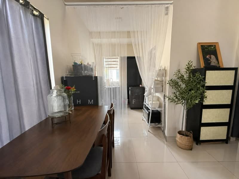 2-storey Terraced House for Rent in Dengkil (Selangor) - Ahmad Faiz - Dining Room - PropertyGuru.com.my