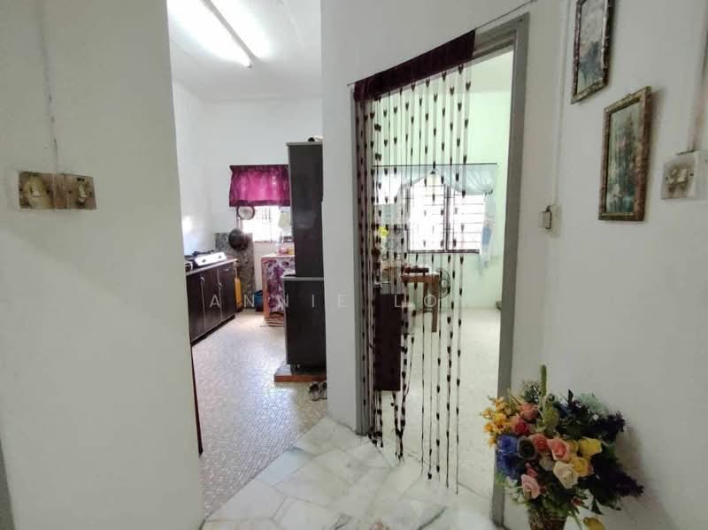 1-storey Terraced House for Sale in Taman Desa Cemerlang (Ulu Tiram) - Annie Low - Kitchen - PropertyGuru.com.my