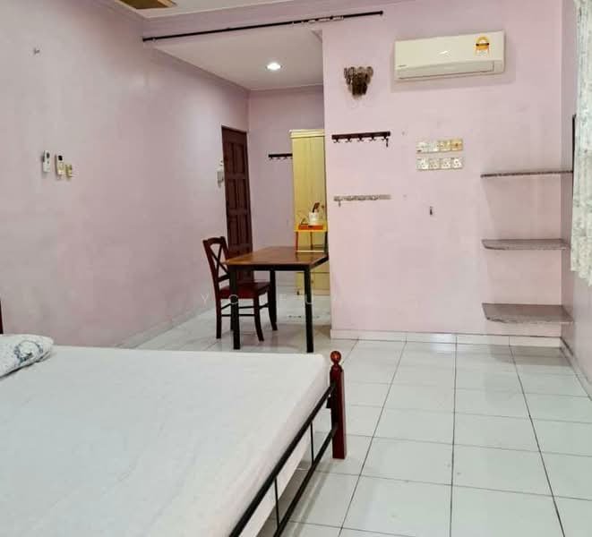 Condominium for Rent at Pelita Indah - YC Fung - Bedroom - PropertyGuru.com.my