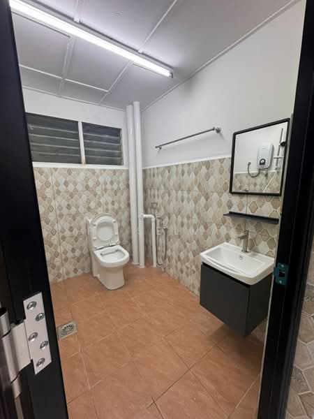 Pangsapuri untuk Disewa di Menara Puteri - P. Selva - Bathroom - PropertyGuru.com.my