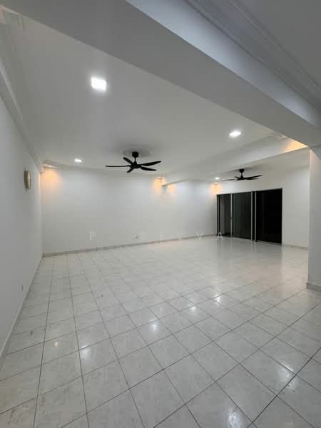Pangsapuri untuk Disewa di Menara Puteri - P. Selva - Living Room - PropertyGuru.com.my