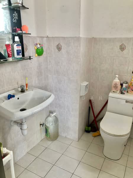 Condominium for Rent at Ridzuan Condominium - Pearly Gan - Bathroom - PropertyGuru.com.my