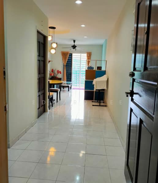Pangsapuri untuk Disewa di Relau Vista Apartment - Edward Lee - Corridor - PropertyGuru.com.my